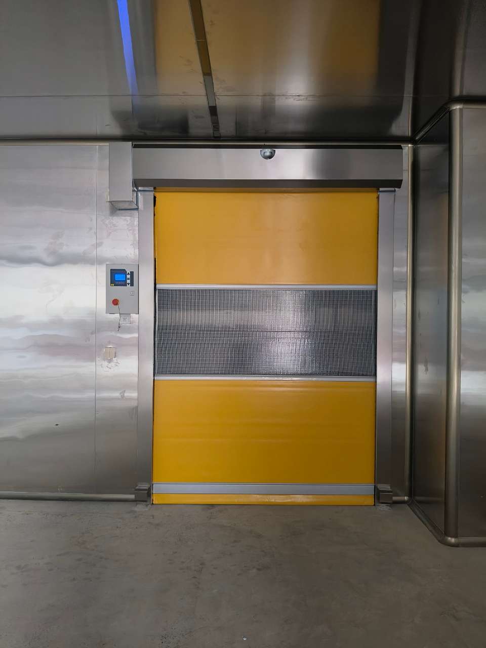 濱州中裕食品有限公司風(fēng)淋間安裝現(xiàn)場